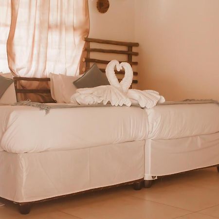 Leeville Guesthouse 卡萨内 外观 照片