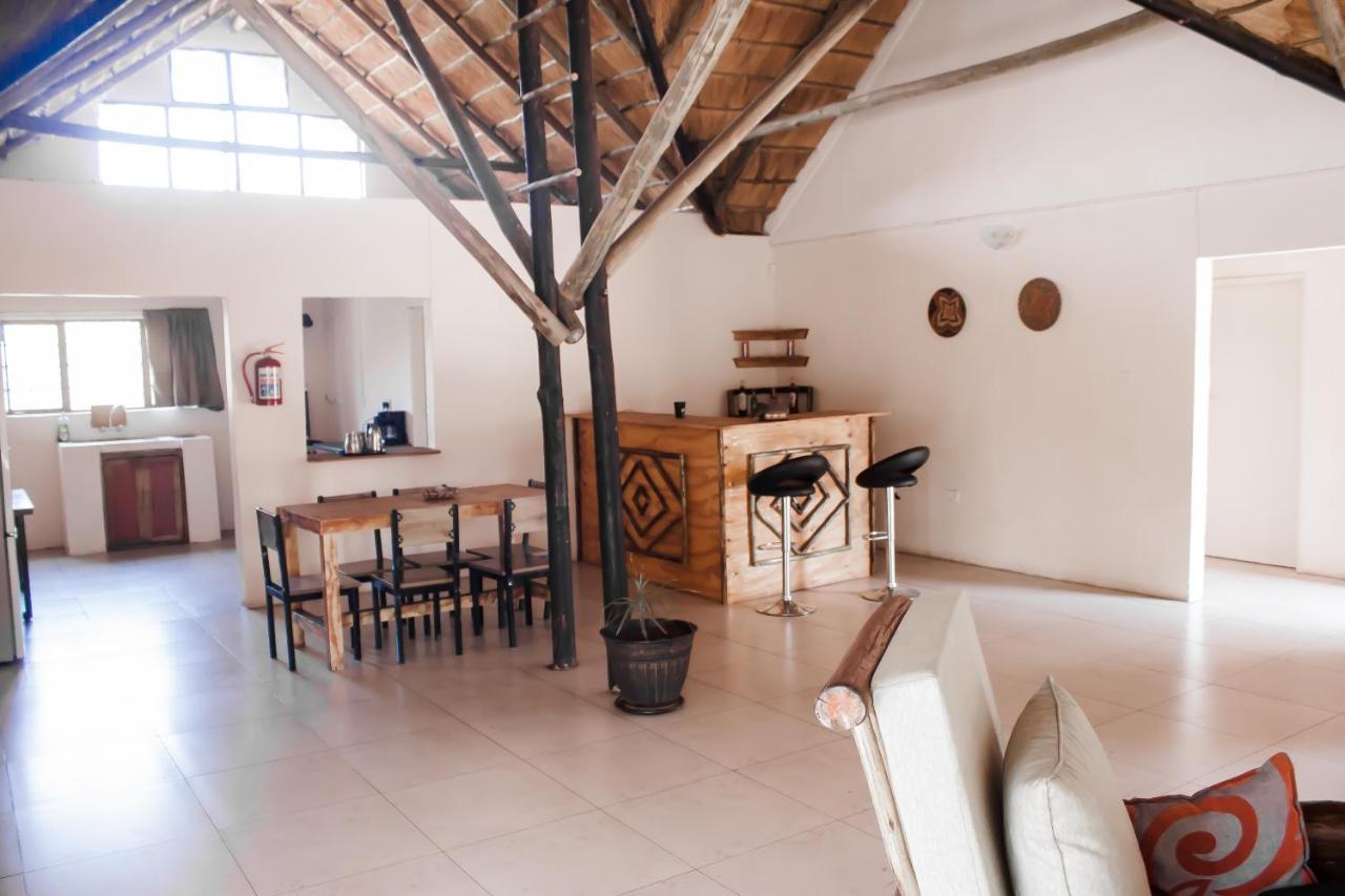 Leeville Guesthouse 卡萨内 外观 照片